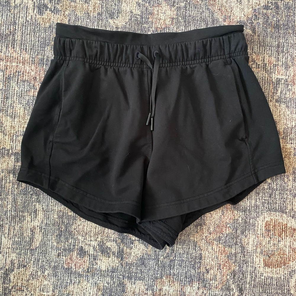 lululemon inner glow short size 4